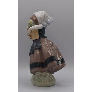 Lladro 5223 Spring is Here Vintage Figurine